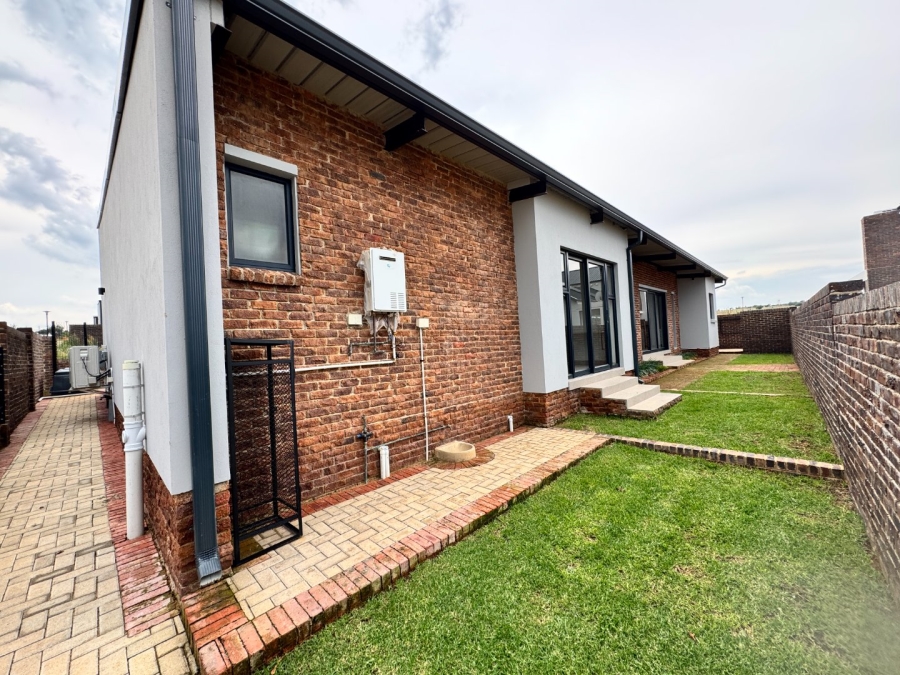 To Let 3 Bedroom Property for Rent in Helderzicht Eco Estate North West